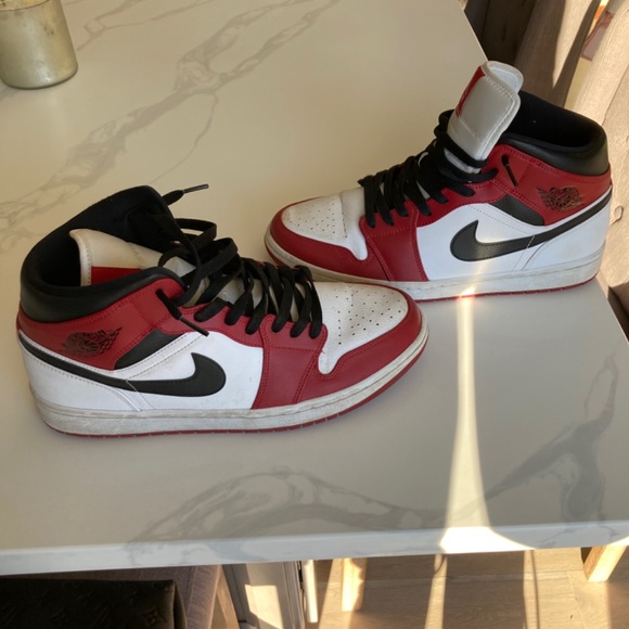 Nike Air Jordans - Picture 2 of 4